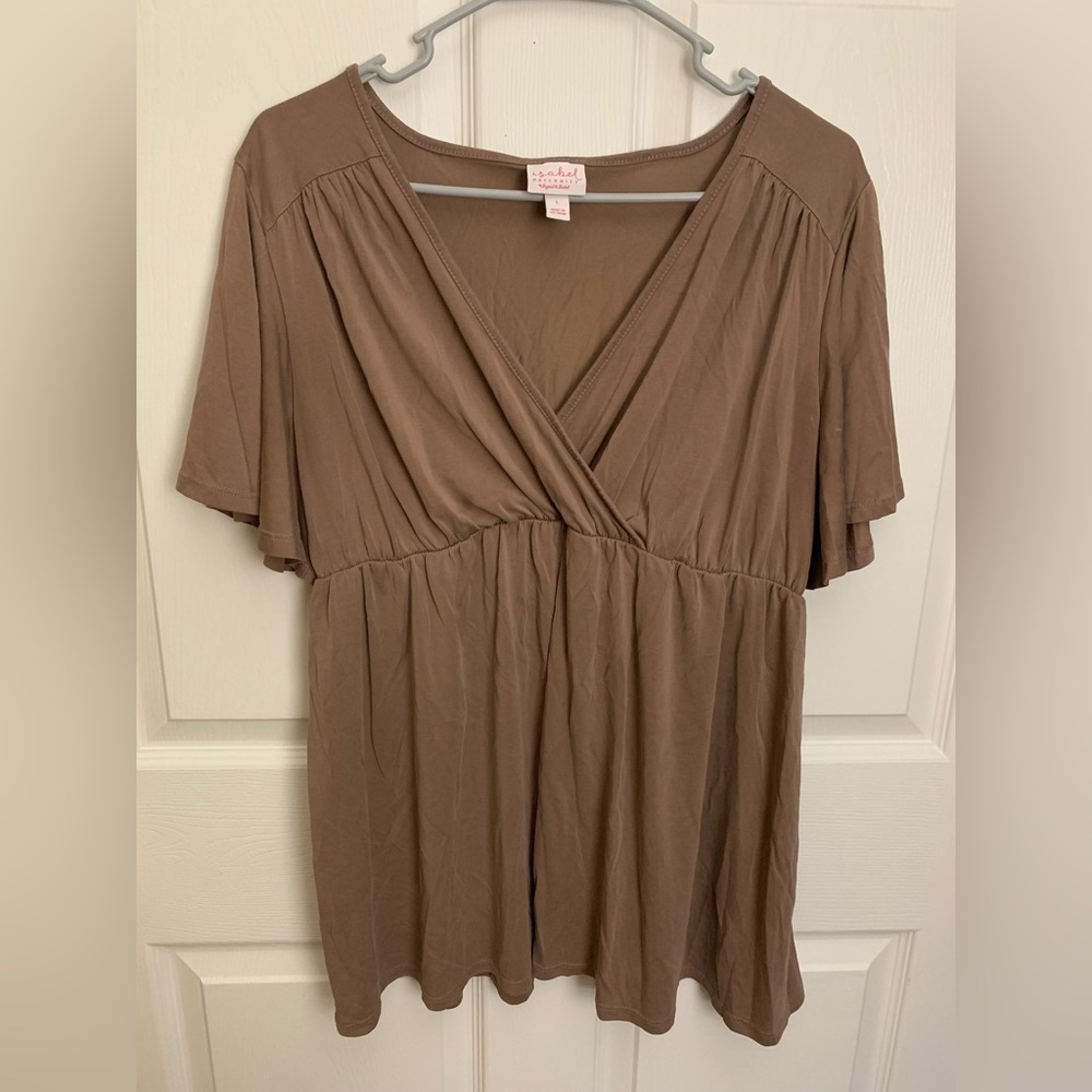 Isabel Maternity Large babydoll blouse pregnancy mama baby neutral tan tee shirt